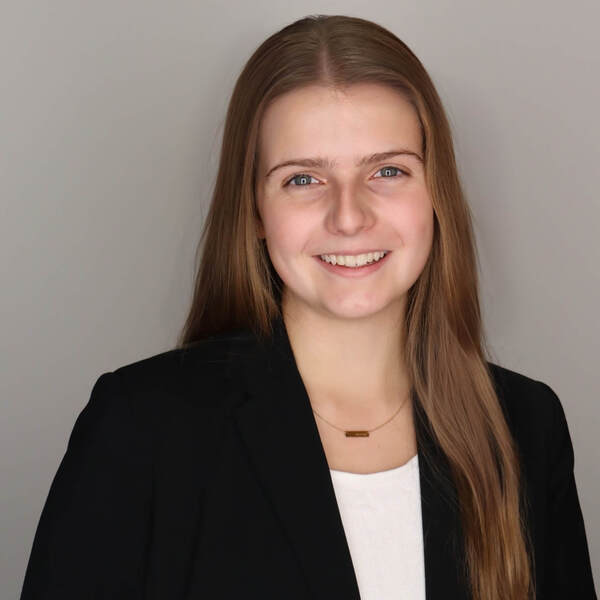 Mia Clarke headshot